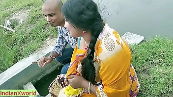 Indian Hot beautiful bhabhi sex! Hot indian village sex