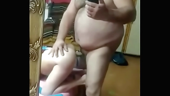 NOVINHA APRENDENDO A TRANSAR  GOSTA DE PAU NO RABO BEM QUENTINHA ELA PEDE QUE QUER QUE  O TIUZAO  GOZE  DENTRO