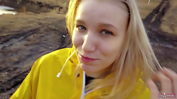 I met ex-girlfriend, teen slut, she offered to do a blowjob on the street.