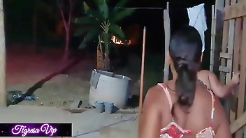 fui no cabare e atendi dois clientes ao mesmo tempo fodemos em cima da mesa de sinuca