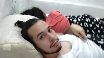 जब वह आराम कर रही थी तो मैंने उसे चोद दिया