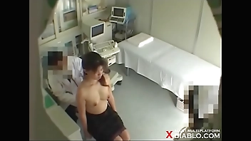 そこそこ美乳の23歳金髪ギャル・接客業アカネさん