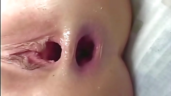 She shows him her tits, her ass, then he takes her cunt and it gets very warm - and everything in her intestine too ... then she loads something in the face, because she doesn't want to get pregnant ...