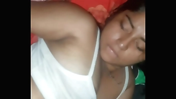 Disfrutando de mi amigo me vino a visitar y me pegó una rica cojida