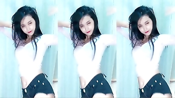 Gái Trung Quốc nhảy mái nhà đang cháy