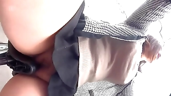 ママチャリ ～揺れる爆乳・くい込む巨尻～ 新崎雛子 1