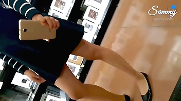 Morrita sabrosa se quita los calzones en el cine