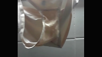 bắn tinh ướt quần lót