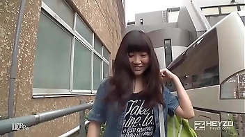 一人旅の女子大生をナンパしてみた - 愛音りりこ 1