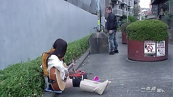 路上ミュージシャンをAVデビューさせちゃいます 1