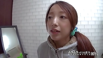 金が必要な女！野外露出初体験！戸惑いながらも路地裏で裸体をくねらせオマンコを濡らしフェラ中に目撃者出現！！！ 田辺まなみ  1