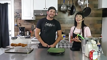 Marica Hase put an eel in her ass!