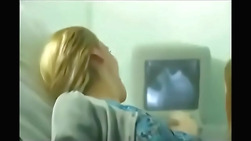 Medico se aproveidando da paciente