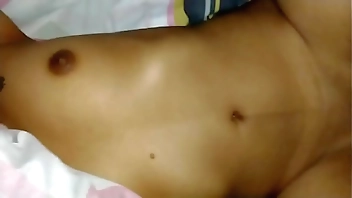 Descubrí a mi hermana desnuda y b. y me la follé