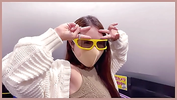 约会旅行在横滨吃日本食品，然后在游乐园乘坐摩天轮