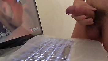 看Ａ片尻槍 噴鍵盤 大量精液3