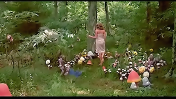 Alicia en el pais de las pornomaravillas-(alice in wonderland)-1976