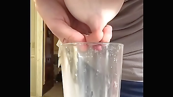 Hand express milk