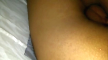 La espío diciendome que es virgen despues de coger