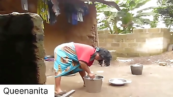 मुझे इस लड़की को आज यहाँ चोदना चाहिए, मुझे सच में बुरा नहीं लग रहा है।