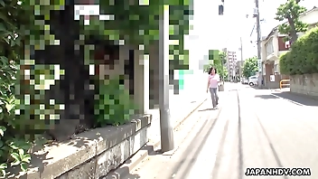 Japanese darling, Ami Kikukawa got fingered, uncensored