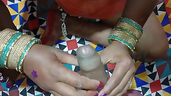 कोई नहीं मिला तो दामाद जी से ही पेलवा लिए