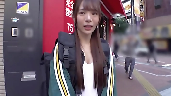 【素人ハメ撮り】客を食い荒らす宅配娘にリモコンバイブを仕込んで配達に行ってもらった後、引き締まった身体をビクビク痙攣させ潮吹き中出しセックス！！