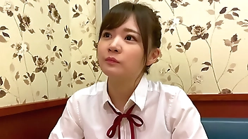 朗らかでキュートなおじコンJKは、やらしい事が大好きなドスケベっ娘。おじさんとのHを想像して電マでオナるウブかわ。　中出し コスプレ 美女 制服 女子校生 素人