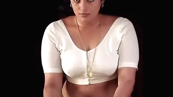 Swetha Menon Hot in Saree