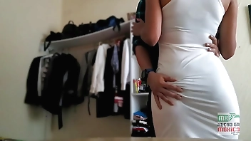 Pareja joven de recién casados de USA atrapados en México, no pudieron tomar su vuelo a casa y así se pasan la cuarentena del COVID-19 a mi lado. Segundo pene en su vida.