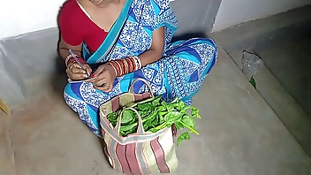 गाँव की लड़की ने सब्जी बेचते बेचते शहर वाले अंकल से चुदवाया