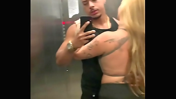 Leaked online! Married blonde loses her phone and intimate videos appear online