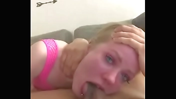 KehlfickNutte is a perfect Throatwhore