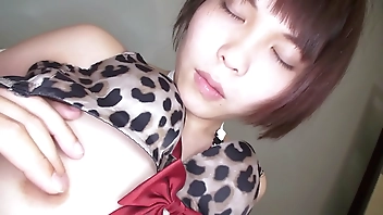 制服姿でご奉仕しちゃう素人娘 - 鴨川すみれ 1