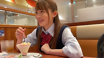 エロ同人作家のおじさんとお付き合いしている現役JK。おじさんの生ハードピストンでイカされまくった直後の敏感な生膣奥を、生追撃ピストンで更に突かれまくる。　https://bit.ly/32WTh4p