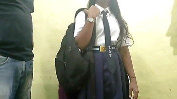 गाव की भोली भाली पढ़ने वाली लड़की का होमवर्क पूरा नहीं हुवा था तो  टीचर ने उसका फायदा उठाया और उसको चोदने को मजबूर किया (क्लियर वाइस)