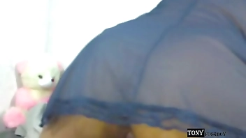 Moans, screams and painful anal... Me watching how my lonely comadre puts it in the ass because she wants my bonus, she likes it in the ass and she gave me the wrong hole.