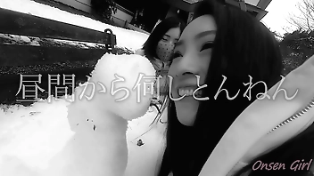 白猫みゃあこと雪の彫刻アート【なっち旅】