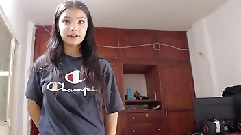 FRIEND puts a big cock and fucks the Neighbor's mouth while the program? oral creampie - porn in spanish - real homemade