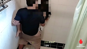 Pinay Milf Sinalisihan sa Banyo - Sarap na Sarap