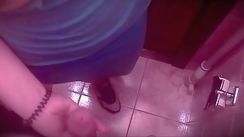Young Slut Risky Blowjob In Club Toilet