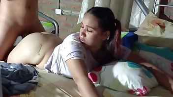 MY STEPBROTHER TEACHES ME WHAT SENIORS DO AT NIGHT AND HE FEELS VERY GOOD (FULL STORY)