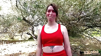 Daisy offers her ass in a gangbang